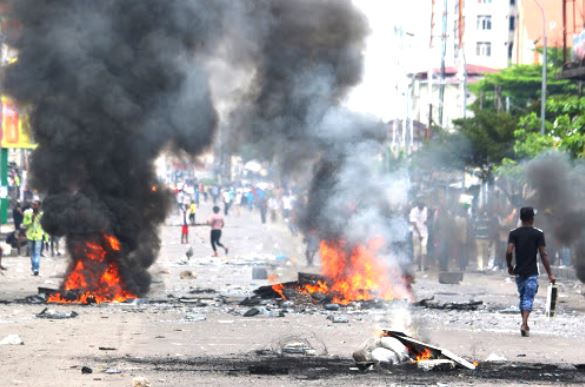 Congolese Protesters set streets on fire